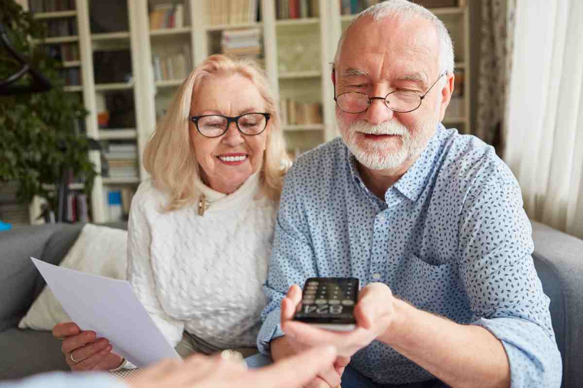 Due persone in età pensionabile