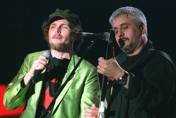 Due giovani Jovanotti e Pino Daniele